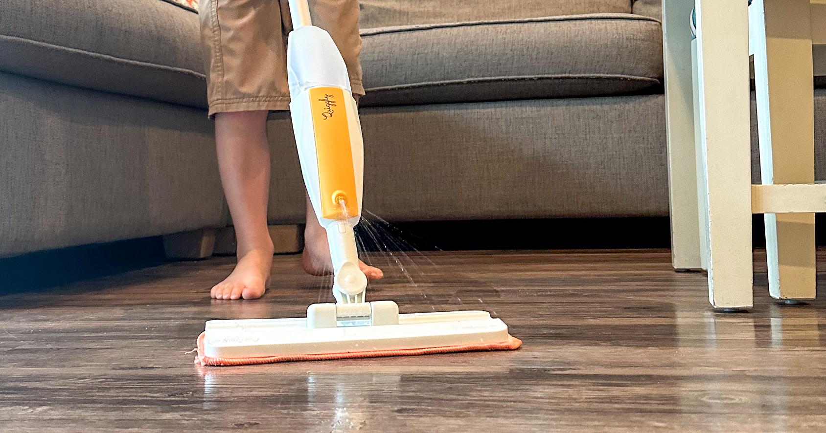 Realistic toddler mop for imaginative home cleaning